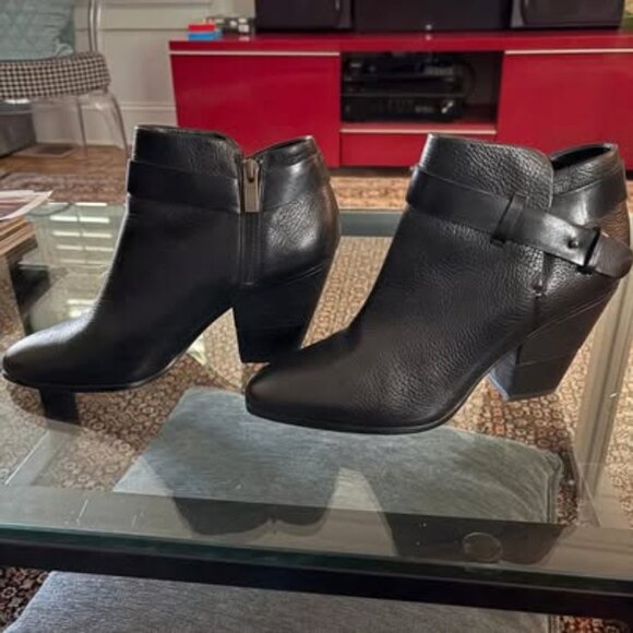 Dolce Vita Black Leather "Hillary" Ankle Bootie - Picture 1 of 3